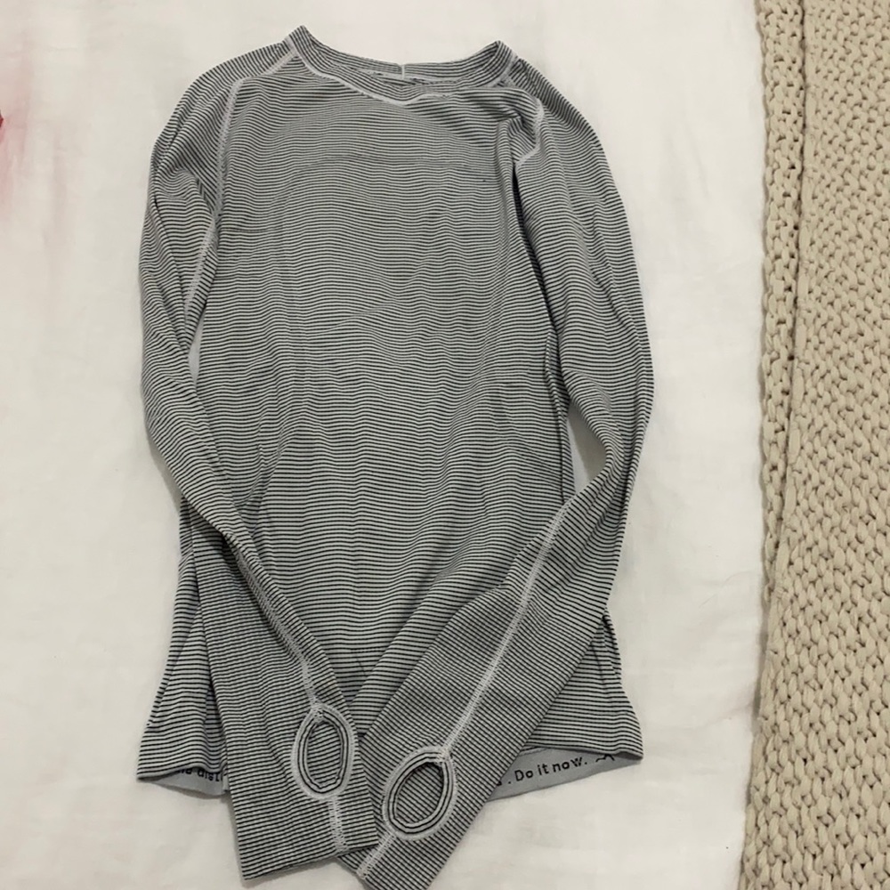 Lululemon long sleeve striped shirt | size 6